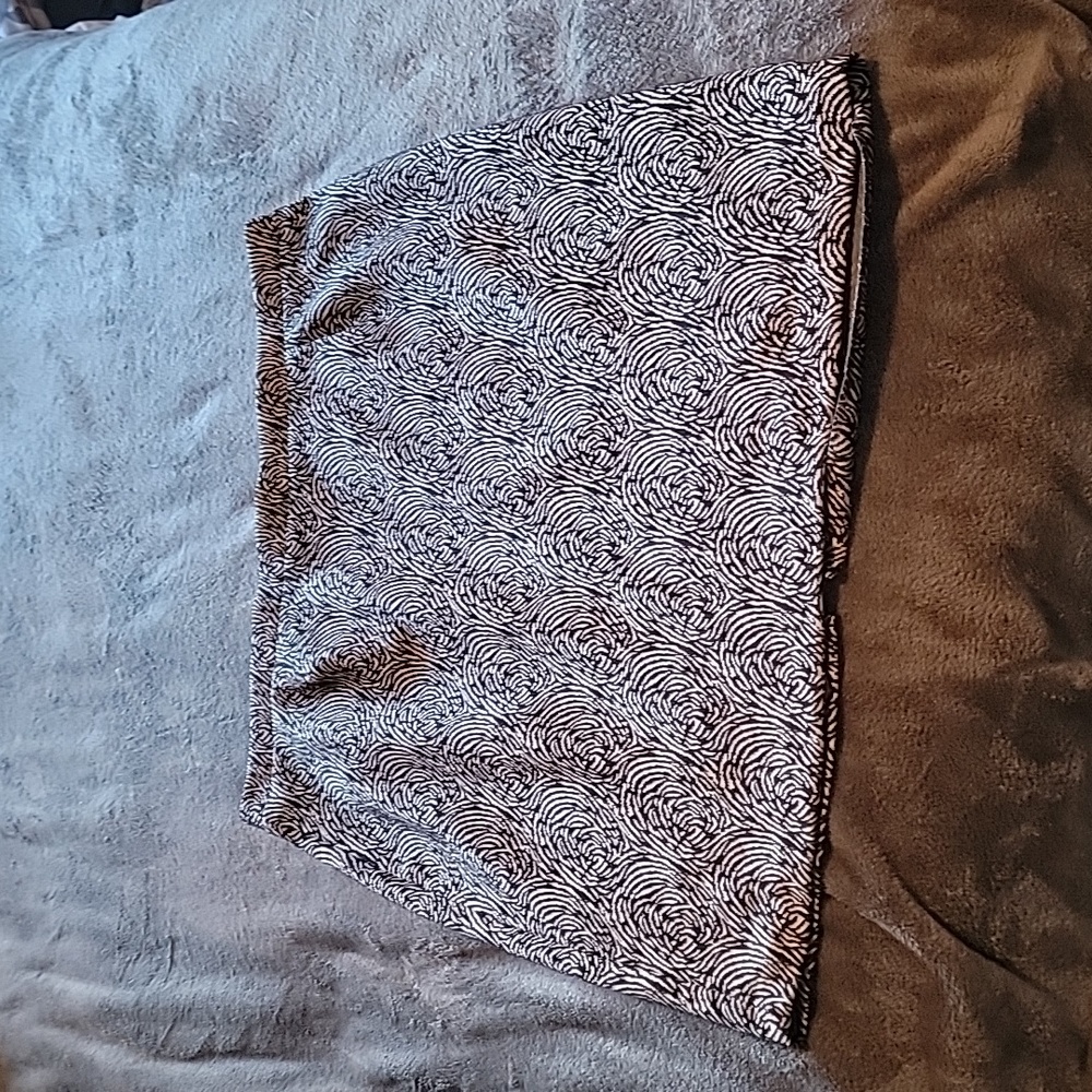 M.Studio womans stunning textured skirt. Size 22.
